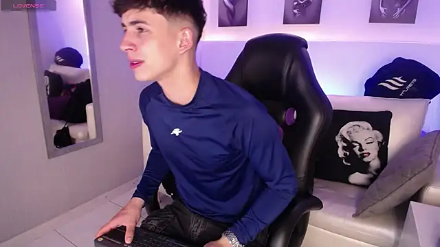 AdrianRinaldi online show from September 12, 7:58 pm