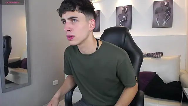 AdrianRinaldi online show from September 24, 8:34 pm