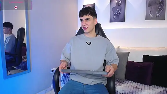 AdrianRinaldi online show from September 25, 8:12 pm