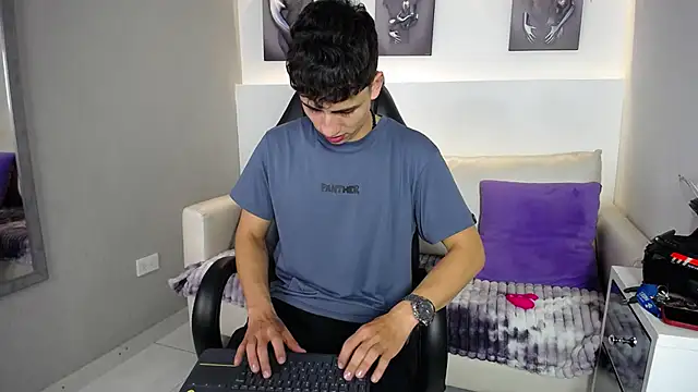 AdrianRinaldi online show from October 15, 10:10 pm