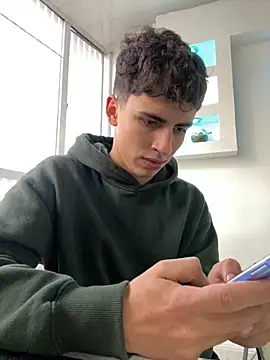 AdrianRinaldi online show from October 19, 10:21 pm