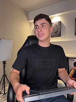 AdrianRinaldi online show from April 6, 8:10 pm