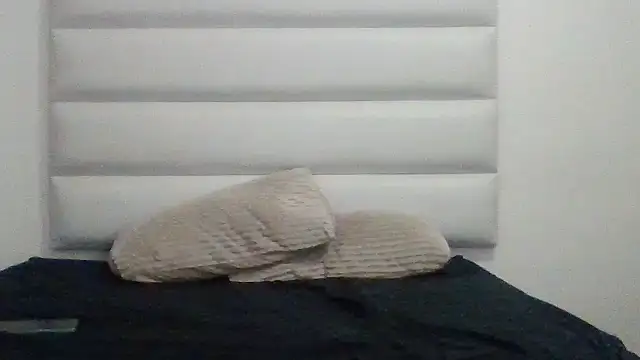 Snapshot of SexyNonnyy chatting on March 28, 9:36 pm SexyNonnyy online show from March 28, 9:36 pm