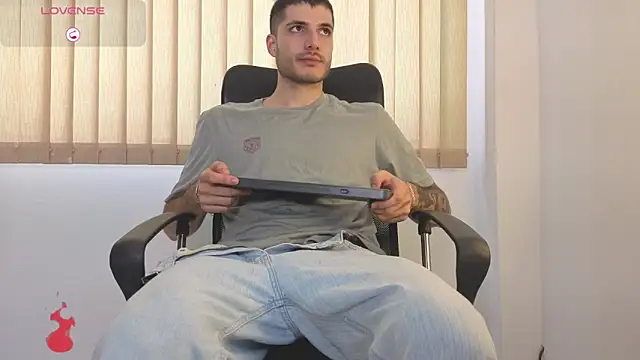 Snapshot of Rafael_Mendezz chatting on May 27, 9:01 pm Rafael Mendezz online show from May 27, 9:01 pm