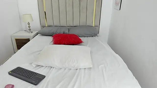 lapiz lazuli12 online show from November 20, 7:13 pm