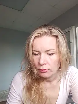 Julia Giulia online show from March 21, 3:48 pm