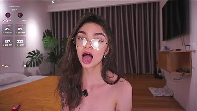 Snapshot of Morena_Dolce chatting on February 13, 10:39 pm Morena Dolce online show from February 13, 10:39 pm