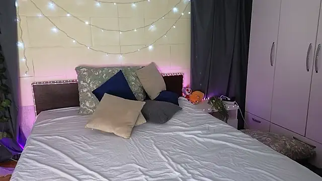 okerriella online show from March 25, 8:20 am