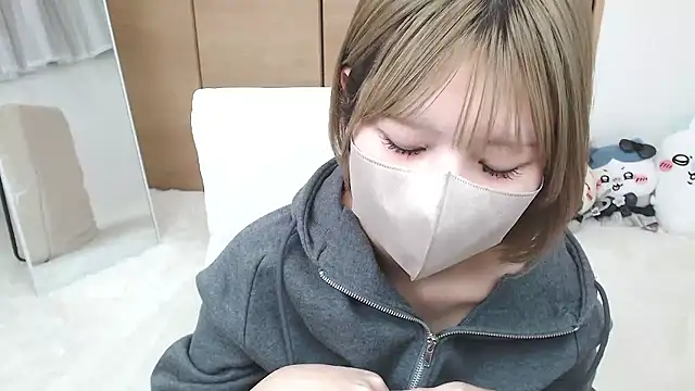 Snapshot of yuna_rin chatting on April 9, 11:26 am yuna rin online show from April 9, 11:26 am