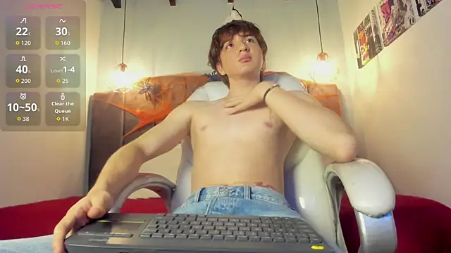 Snapshot of Oscar_and_dani chatting on October 18, 4:04 am Oscar and dani online show from October 18, 4:04 am