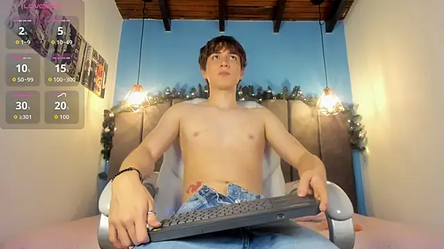 Oscar and dani online show from November 30, 3:43 am