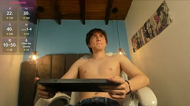 Snapshot of Oscar_and_dani chatting on February 19, 4:08 am Oscar and dani online show from February 19, 4:08 am