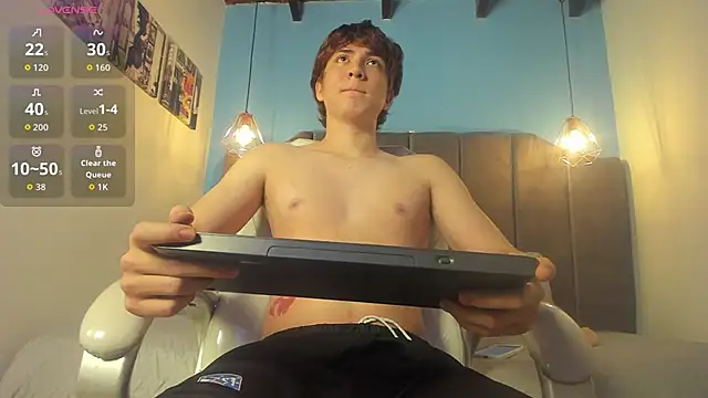 Snapshot of Oscar_and_dani chatting on February 27, 5:18 am Oscar and dani online show from February 27, 5:18 am