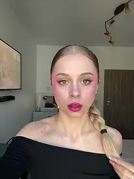 BabyAnais online show from October 31, 9:10 am