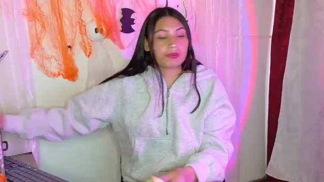 Snapshot of Linda_andrew chatting on October 22, 7:13 pm Linda andrew online show from October 22, 7:13 pm