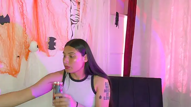 Snapshot of Linda_andrew chatting on October 23, 6:39 pm Linda andrew online show from October 23, 6:39 pm