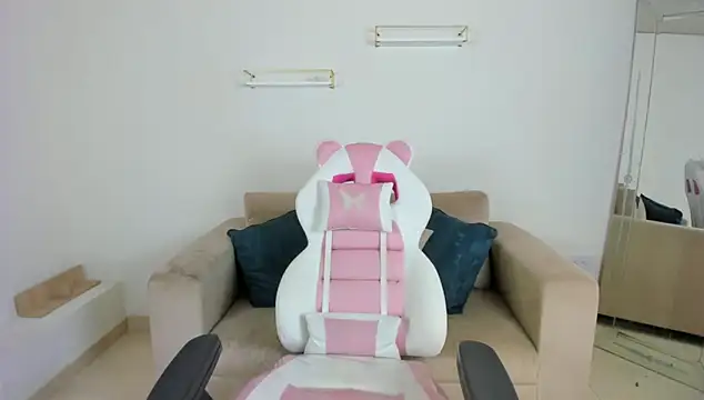 april smiith online show from January 16, 12:20 pm