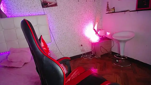 manelike  online show from October 10, 7:24 pm