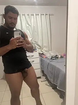 Snapshot of alanjordan100 chatting on February 15, 3:25 am alanjordan100 online show from February 15, 3:25 am