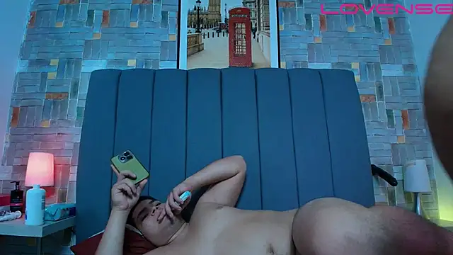 Snapshot of naomi_campbel_ chatting on March 30, 2:45 am naomi campbel online show from March 30, 2:45 am