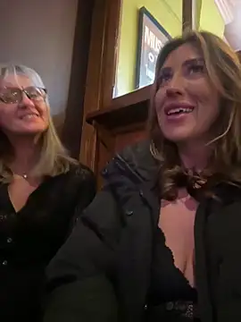 Snapshot of CurvyMILF_Sienna chatting on March 7, 3:42 pm CurvyMILF Sienna online show from March 7, 3:42 pm