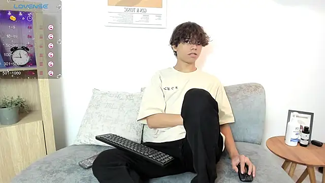 Snapshot of Honeymoon_sariel chatting on September 18, 7:49 pm Honeymoon sariel online show from September 18, 7:49 pm