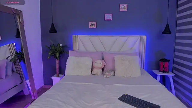 NaishaFord 1 online show from May 19, 4:52 am