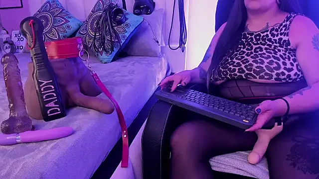 Violett Novoa online show from September 25, 12:20 pm