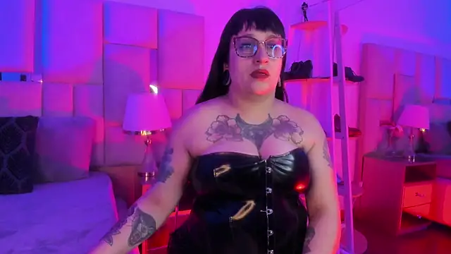 Violett Novoa online show from January 10, 8:21 pm