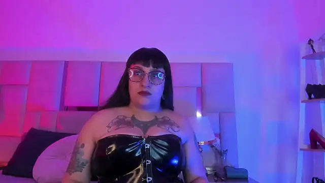 Violett Novoa online show from January 17, 8:23 pm