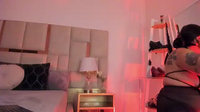 Violett Novoa online show from February 7, 8:34 pm