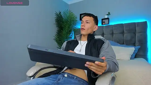 Thomas moon online show from March 2, 1:18 pm