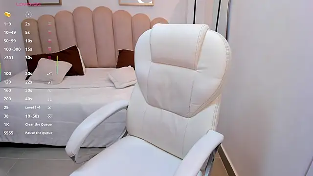 Snapshot of Karliie_kloss_ chatting on November 17, 3:34 am Karliie kloss online show from November 17, 3:34 am