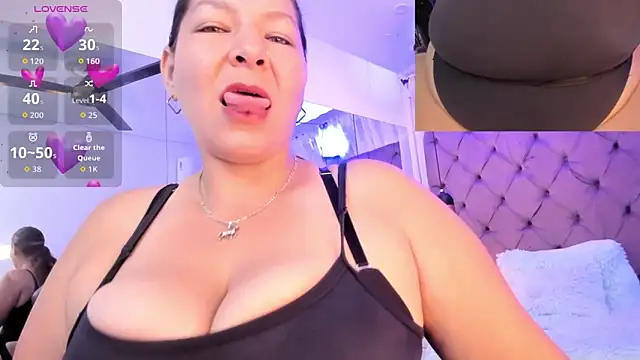 Snapshot of Sussan__ chatting on April 1, 11:55 am Sussan online show from April 1, 11:55 am