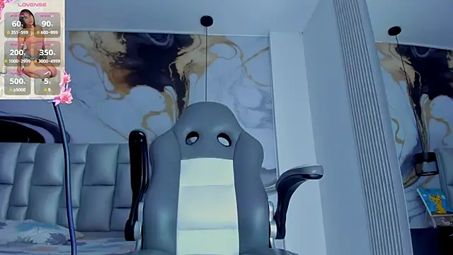 Elowen Clark online show from September 15, 8:20 pm