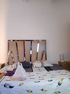 Elowen Clark online show from February 8, 6:55 pm