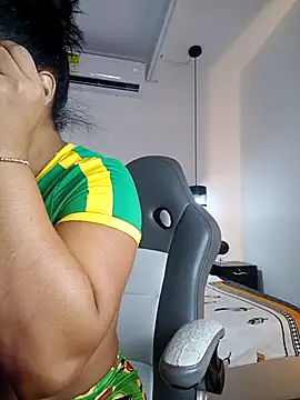 Elowen Clark online show from February 26, 8:19 pm