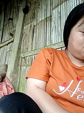 Snapshot of Tdtd57 chatting on April 5, 8:44 am Tdtd57 online show from April 5, 8:44 am