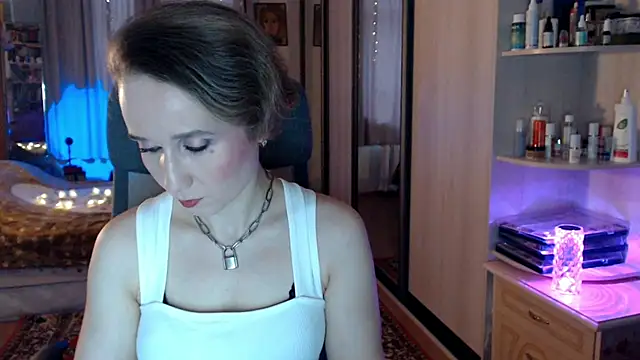 Snapshot of ClassyInna chatting on November 24, 5:51 am ClassyInna online show from November 24, 5:51 am