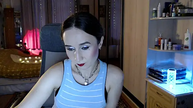 Snapshot of ClassyInna chatting on November 26, 5:41 am ClassyInna online show from November 26, 5:41 am