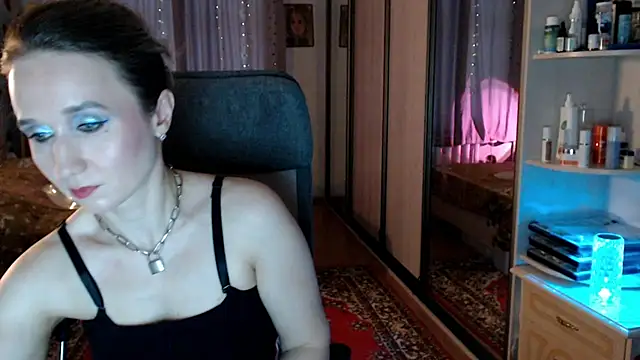 Snapshot of ClassyInna chatting on December 3, 9:07 am ClassyInna online show from December 3, 9:07 am