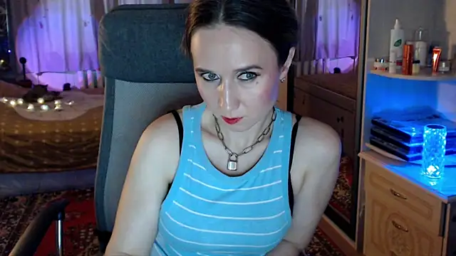 Snapshot of ClassyInna chatting on December 17, 9:04 am ClassyInna online show from December 17, 9:04 am