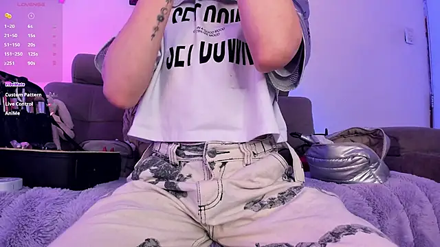 SebastianHilton online show from March 8, 1:37 pm