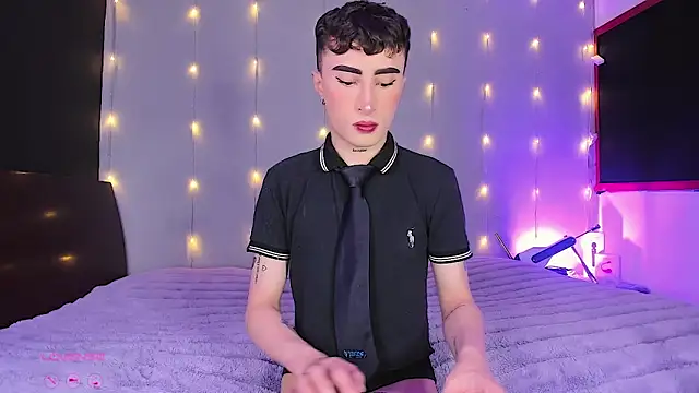 Snapshot of SebastianHilton chatting on May 10, 5:07 pm SebastianHilton online show from May 10, 5:07 pm