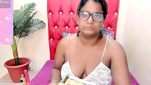 Strawberry Lips online show from September 19, 5:20 am