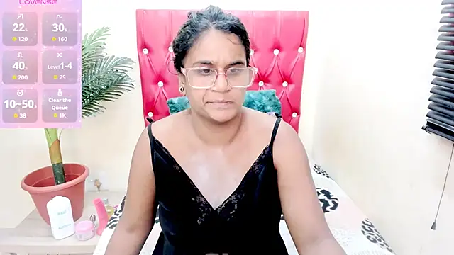 Strawberry Lips online show from November 1, 5:31 am