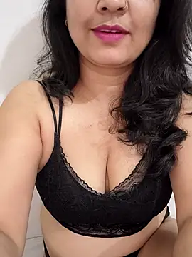 Snapshot of CUTE-PX chatting on April 30, 3:35 am CUTE-PX online show from April 30, 3:35 am