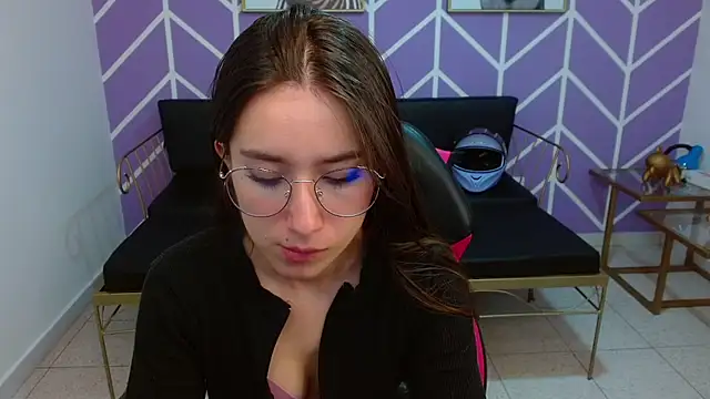 Adhara Kitten online show from January 8, 1:35 pm