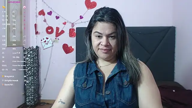 pamela echeverria online show from April 29, 5:30 pm