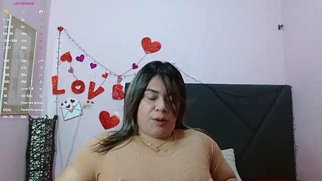 pamela echeverria online show from May 5, 11:07 am